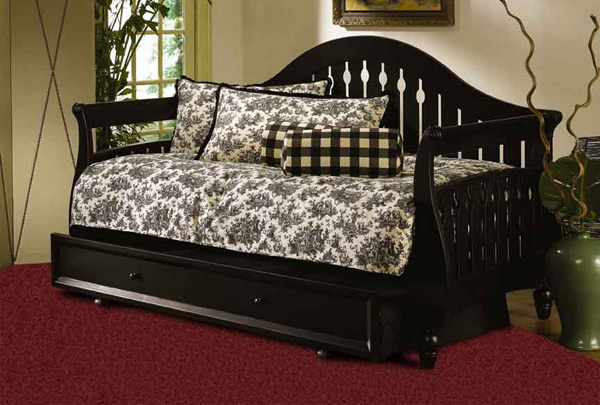 Fashion Bed Group Fraser Daybed with Link Spring in Frost